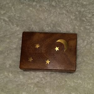 Small wooden decor boc